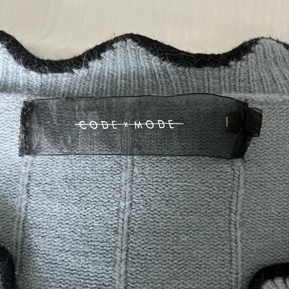 sweater - Picture 3 of 3